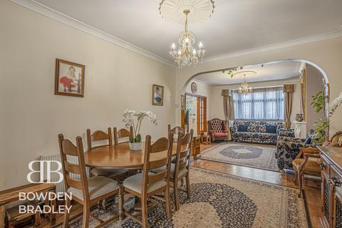 3 bedroom semi-detached house for sale, Marlands Road, Clayhall, IG5