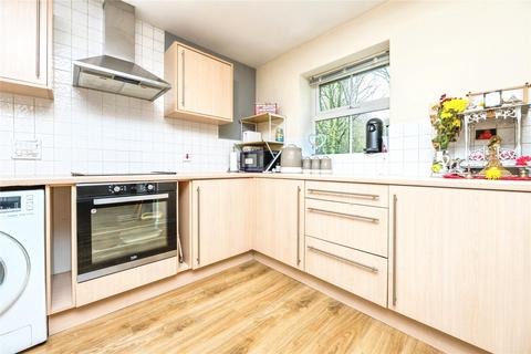 2 bedroom flat for sale, Birch Meadow Close, Warwick, Warwickshire, CV34