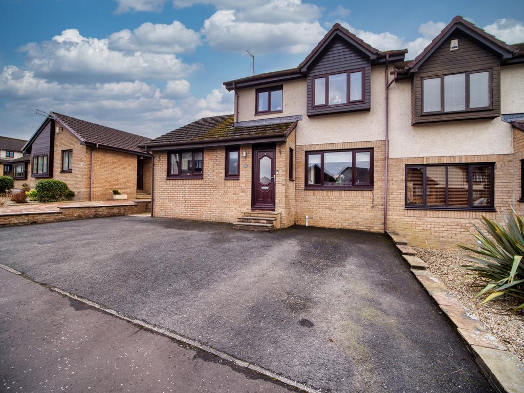 4 Bedroom Semi-detached Villa