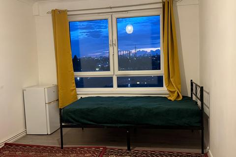 1 bedroom in a flat share to rent, Loxford Road, Barking IG11