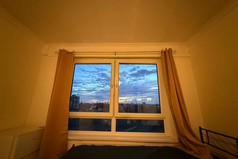 1 bedroom in a flat share to rent, Loxford Road, Barking IG11