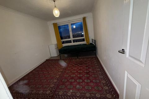 1 bedroom in a flat share to rent, Loxford Road, Barking IG11