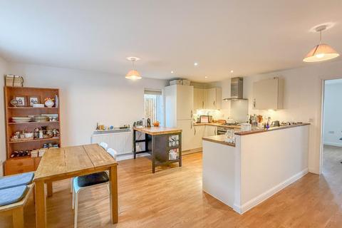 2 bedroom end of terrace house to rent, Consort Avenue, Trumpington, Cambridge