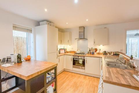 2 bedroom end of terrace house to rent, Consort Avenue, Trumpington, Cambridge