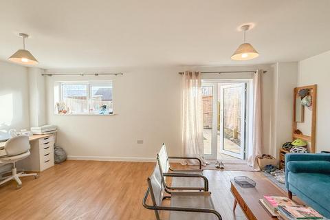 2 bedroom end of terrace house to rent, Consort Avenue, Trumpington, Cambridge