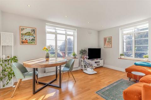 2 bedroom flat for sale, Wat Tyler Road, London SE3