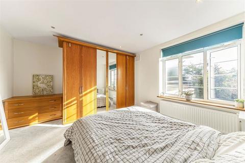 2 bedroom flat for sale, Wat Tyler Road, London SE3