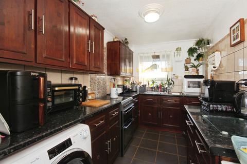 2 bedroom flat for sale, Barton Crescent, Leamington Spa