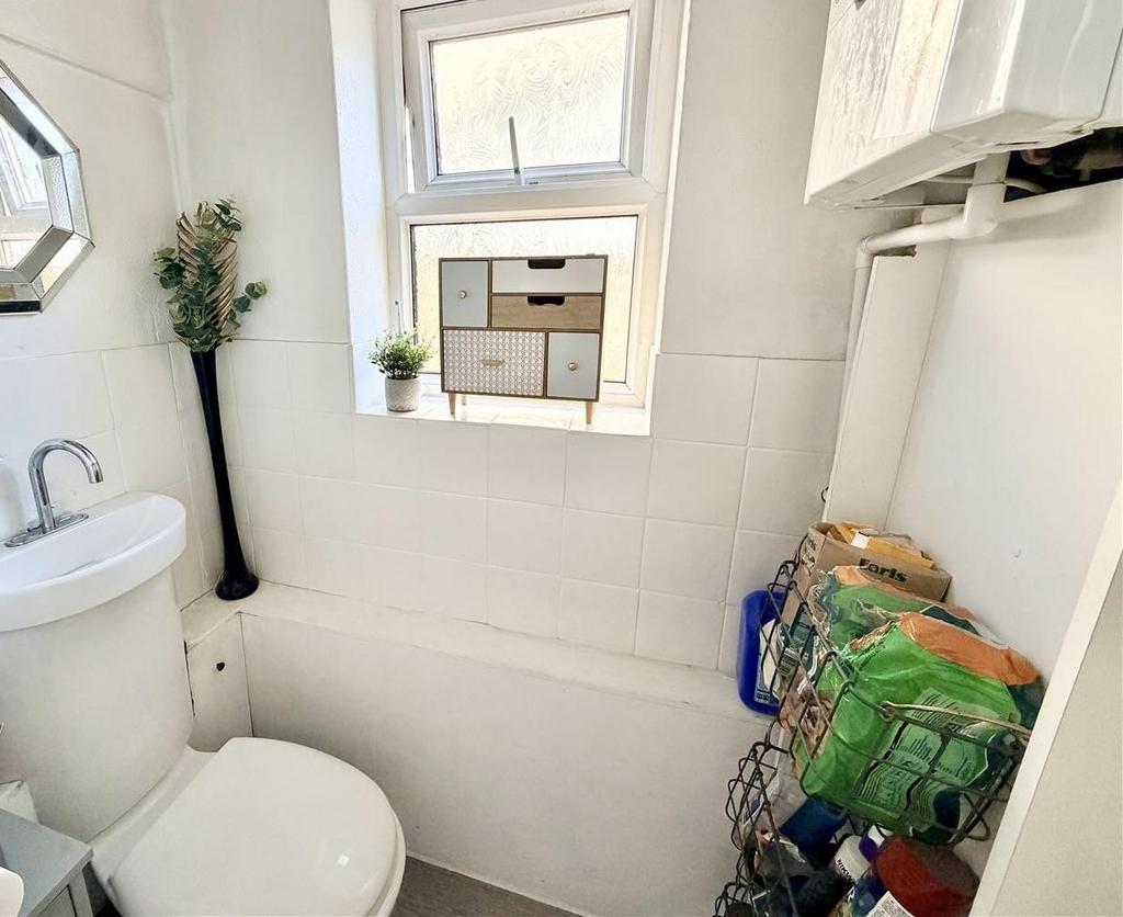 2 Eastfield WC.jpeg