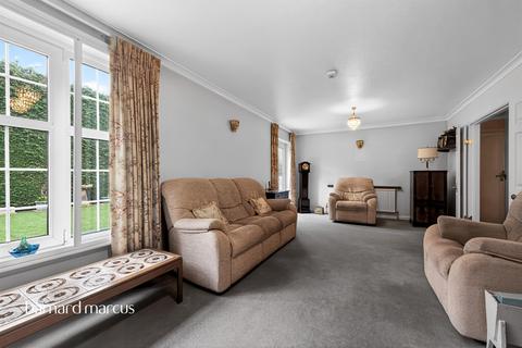 undefined, Golfside Close, New Malden