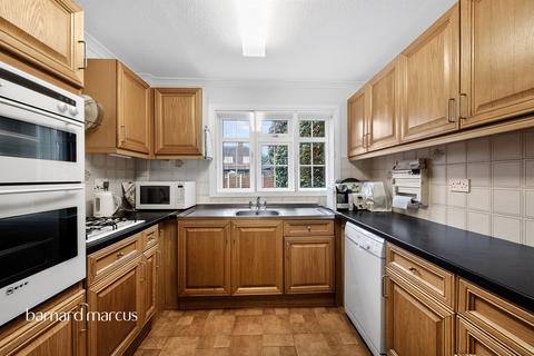 undefined, Golfside Close, New Malden