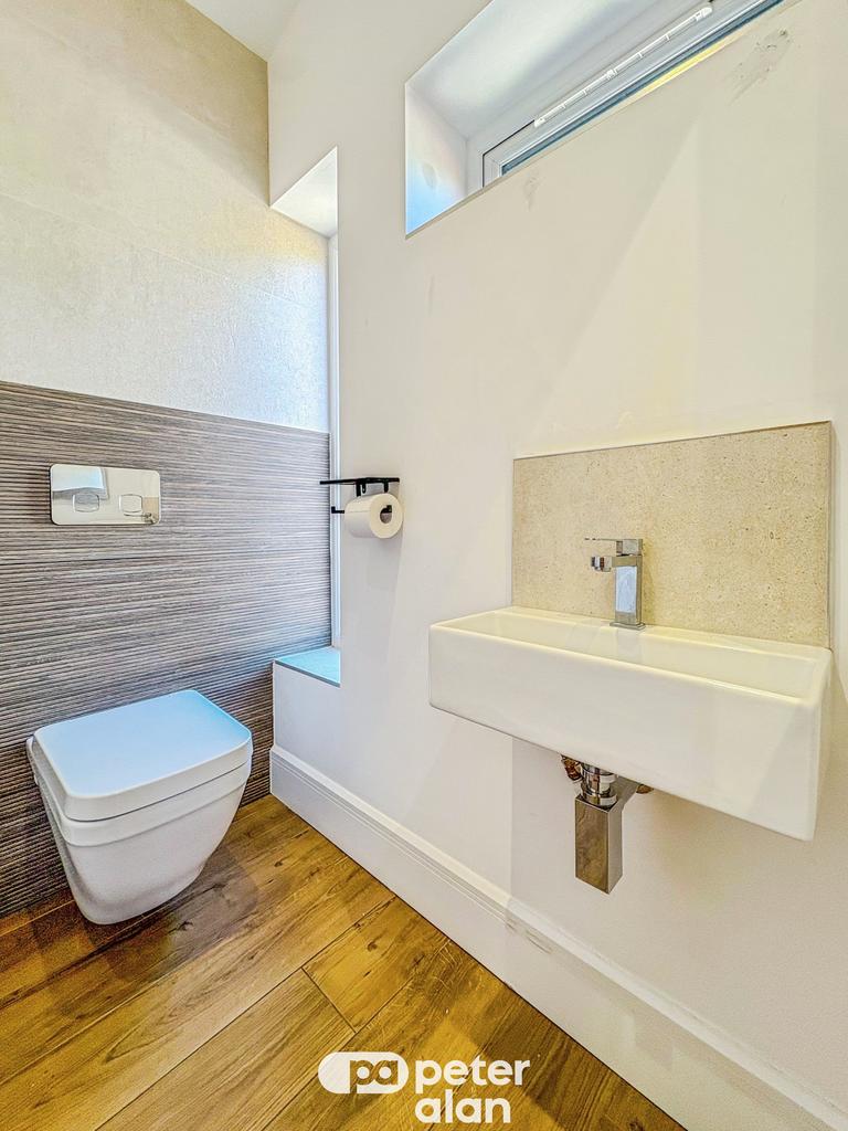 Cloakroom/wc