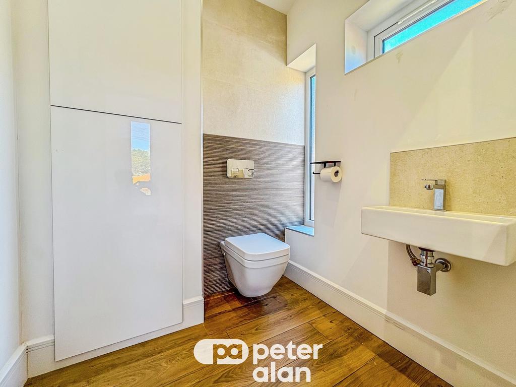 Cloakroom/wc