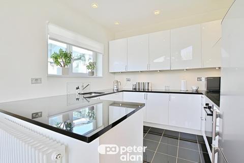 2 bedroom flat to rent, Lake Road East, CARDIFF, CF23