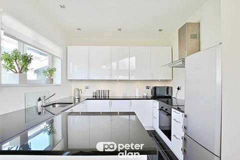 2 bedroom flat to rent, Lake Road East, CARDIFF, CF23