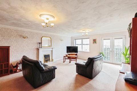 2 bedroom flat for sale, Sunningdale Court, Lytham St. Annes, Lancashire, FY8
