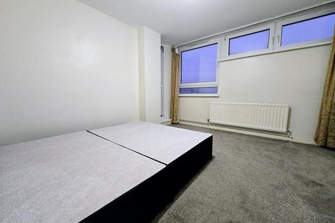 3 bedroom flat for sale, Flat 36, Cam Court, Bibury Close, London