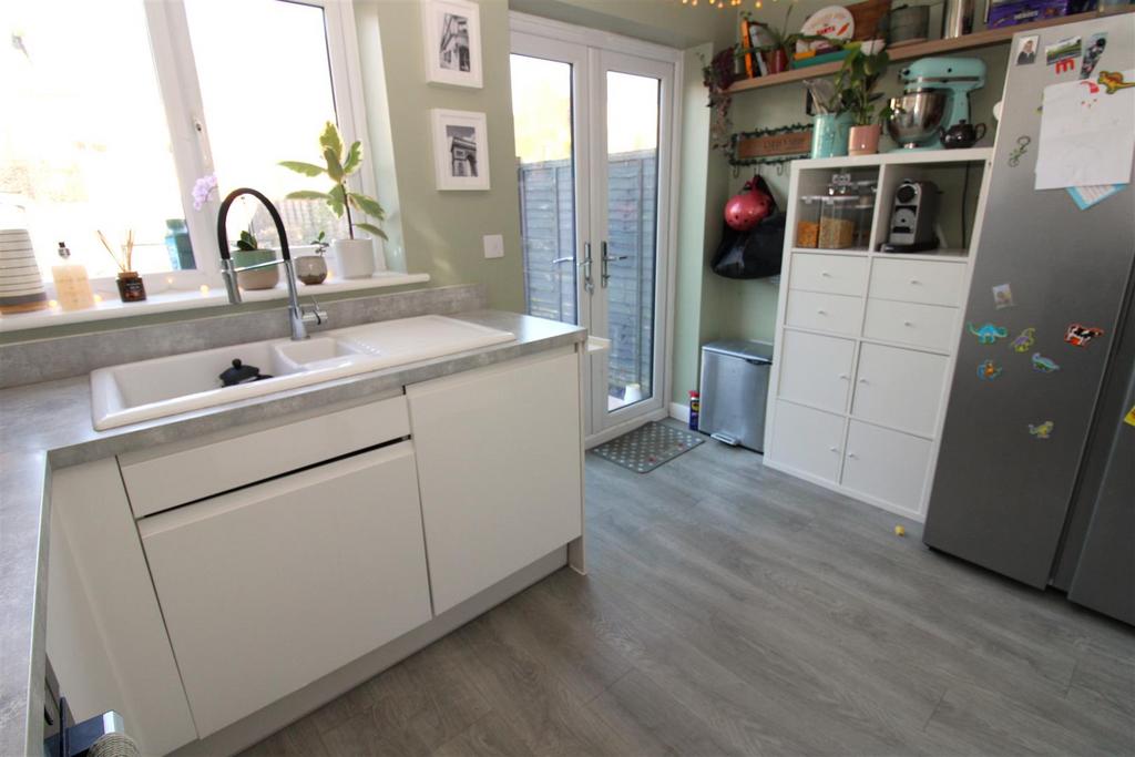 Kitchen 2.JPG