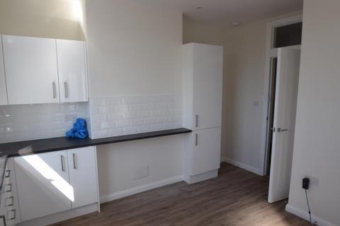 2 bedroom flat to rent, 1428a London Road, Leigh on Sea SS9
