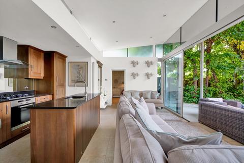 6 bedroom detached house to rent, Pelhams Walk, Esher, Surrey, KT10