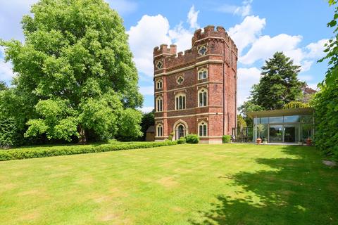 6 bedroom detached house to rent, Pelhams Walk, Esher, Surrey, KT10