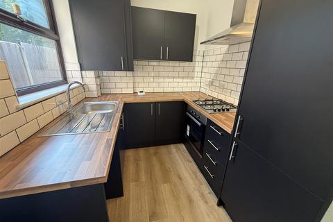 4 bedroom terraced house to rent, Walker Street, Eastwood, Nottingham