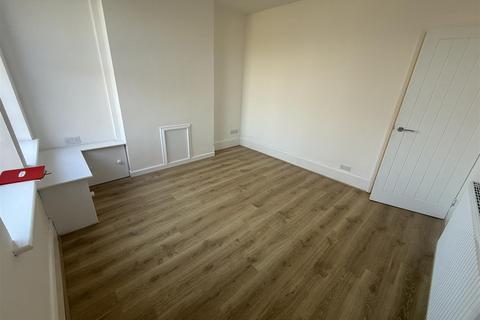 4 bedroom terraced house to rent, Walker Street, Eastwood, Nottingham