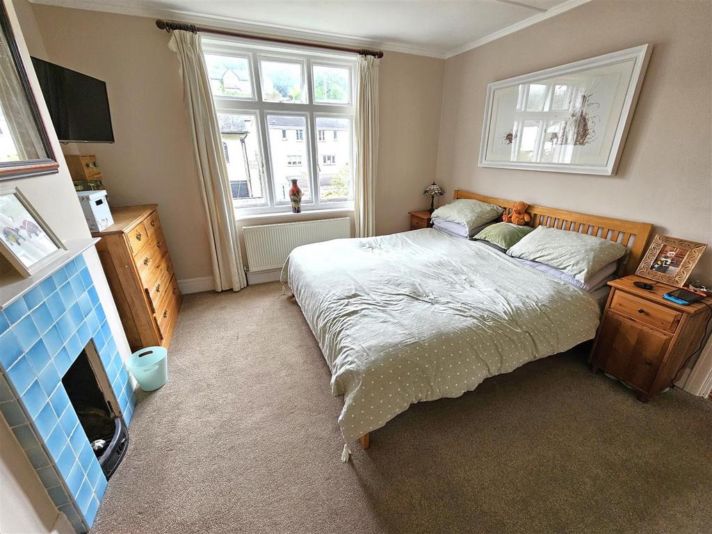 Bedroom 1 (2).jpg