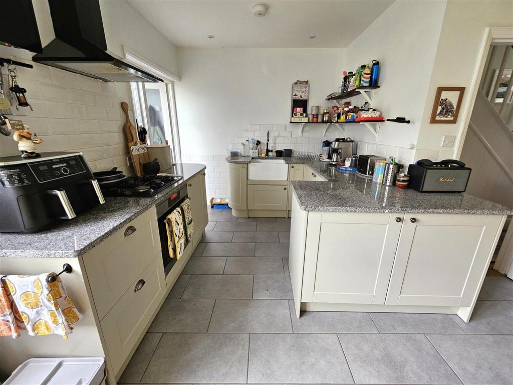 Kitchen Area.jpg