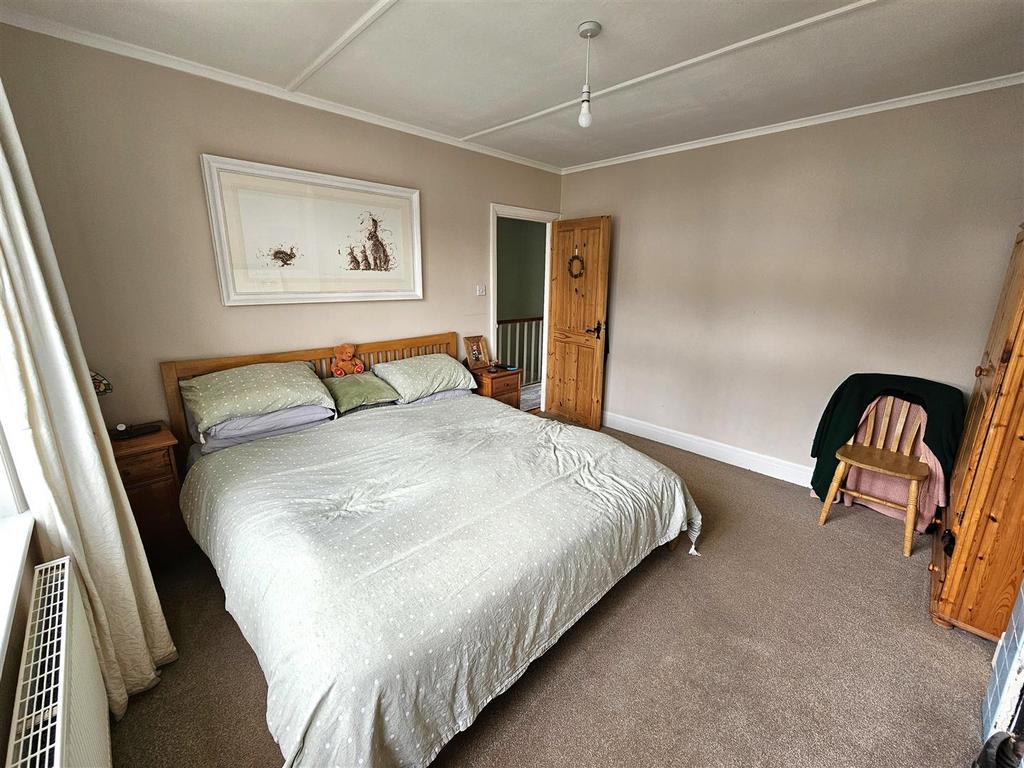 Bedroom 1.jpg