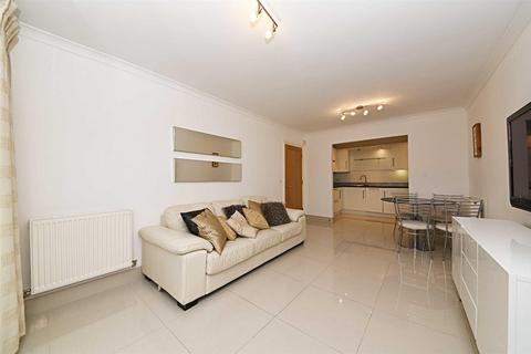 2 bedroom flat to rent, Holders Hill Road, Mill Hill