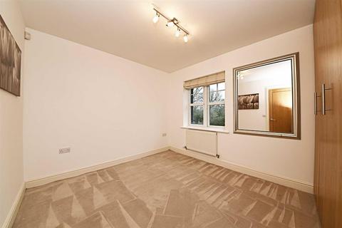 2 bedroom flat to rent, Holders Hill Road, Regal Court, NW7