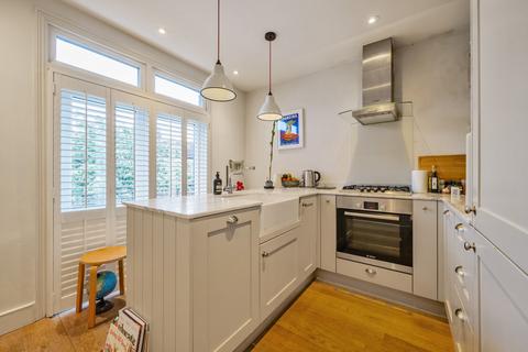 2 bedroom flat to rent, Thornton Road, East Sheen, London, SW14