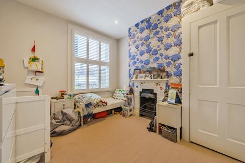 2 bedroom flat to rent, Thornton Road, East Sheen, London, SW14