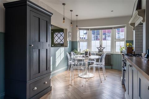 3 bedroom end of terrace house for sale, Cricklade Avenue, London, SW2