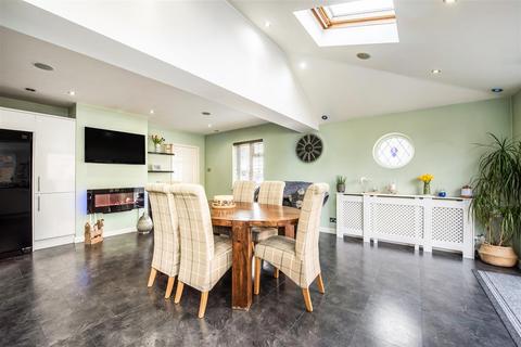 4 bedroom house for sale, Willow Grove, Andover