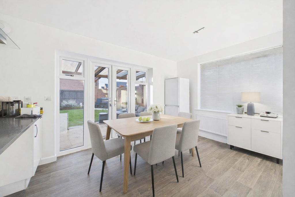 Virtually staged kitchen diner