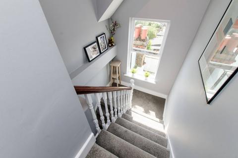 2 bedroom flat for sale, Balham High Road, Tooting Bec, London, SW17