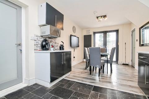 3 bedroom semi-detached house for sale, Oval Road, Tipton