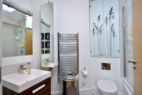 1 bedroom flat to rent, Battersea Park Road, Battersea Park, London, SW11