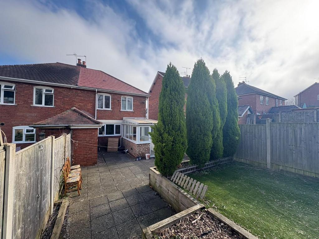 Rear garden 2.jpg