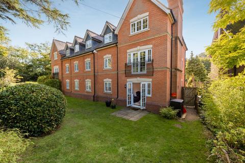 2 bedroom flat for sale, Jays Court, Sunninghill