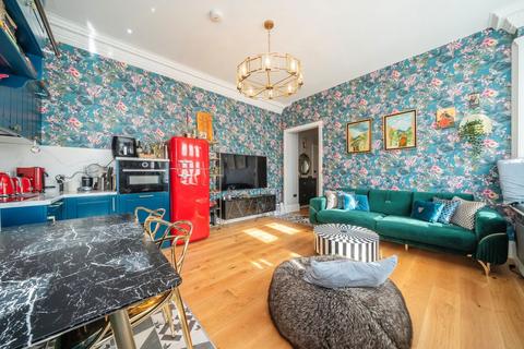 2 bedroom flat for sale, Uxbridge Road, London W12