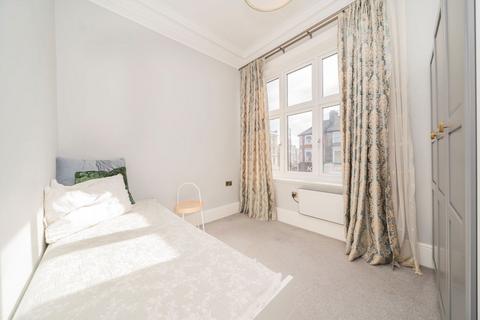 2 bedroom flat for sale, Uxbridge Road, London W12