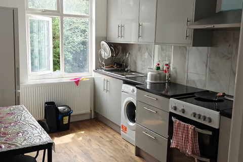 1 bedroom in a house share to rent, Northwick Avenue, Harrow HA3