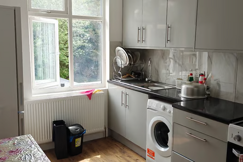 1 bedroom in a house share to rent, Northwick Avenue, Harrow HA3