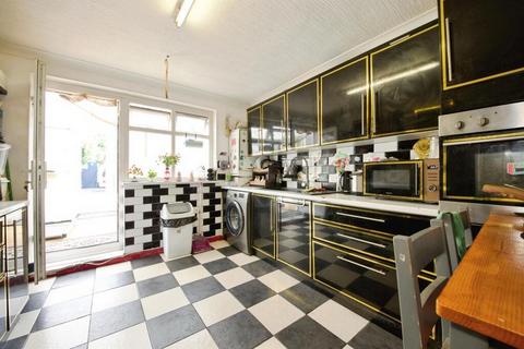 3 bedroom terraced house for sale, Julia Gardens, Barking