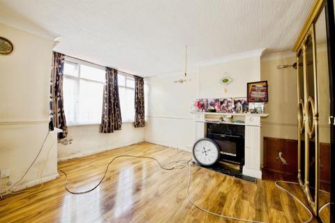 3 bedroom terraced house for sale, Julia Gardens, Barking