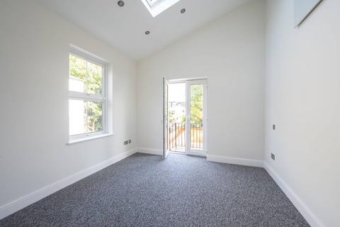 2 bedroom flat to rent, Merton Road, South Wimbledon, London, SW19