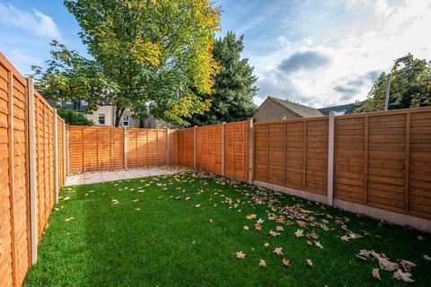 2 bedroom flat to rent, Merton Road, South Wimbledon, London, SW19